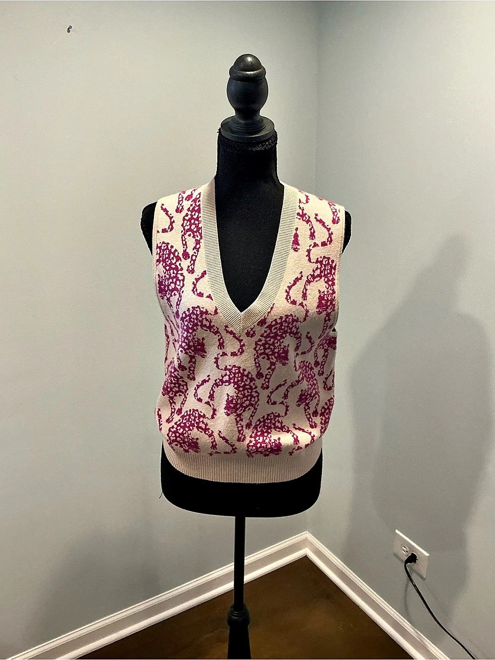 Paisley V-Neck Sweater Vest in Pink & Cream Like New
